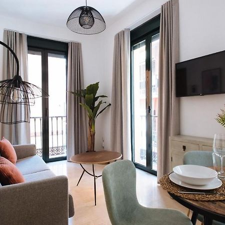 Chiqui And Vicente Suite Apartments Seville Exterior photo