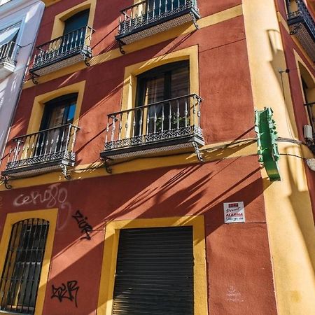 Chiqui And Vicente Suite Apartments Seville Exterior photo