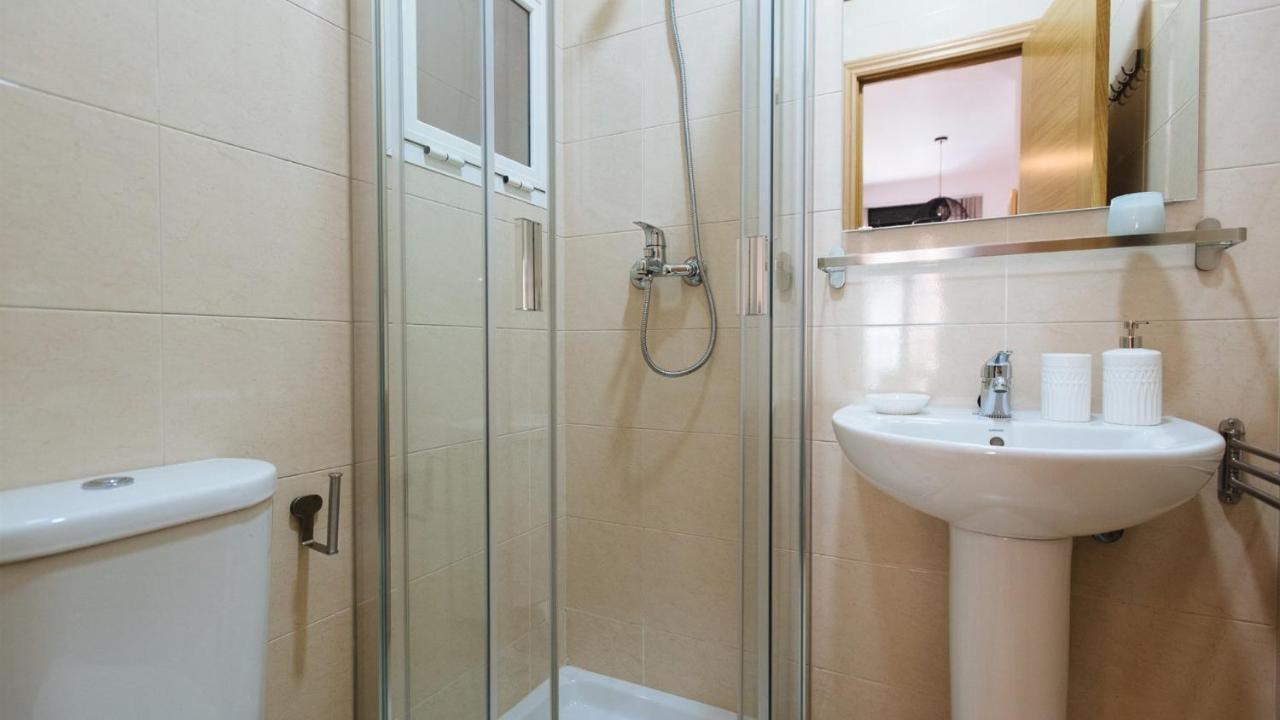 Chiqui And Vicente Suite Apartments Seville Exterior photo