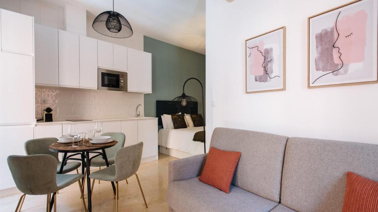 Chiqui And Vicente Suite Apartments Seville Exterior photo