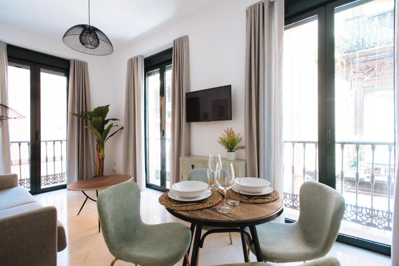 Chiqui And Vicente Suite Apartments Seville Room photo