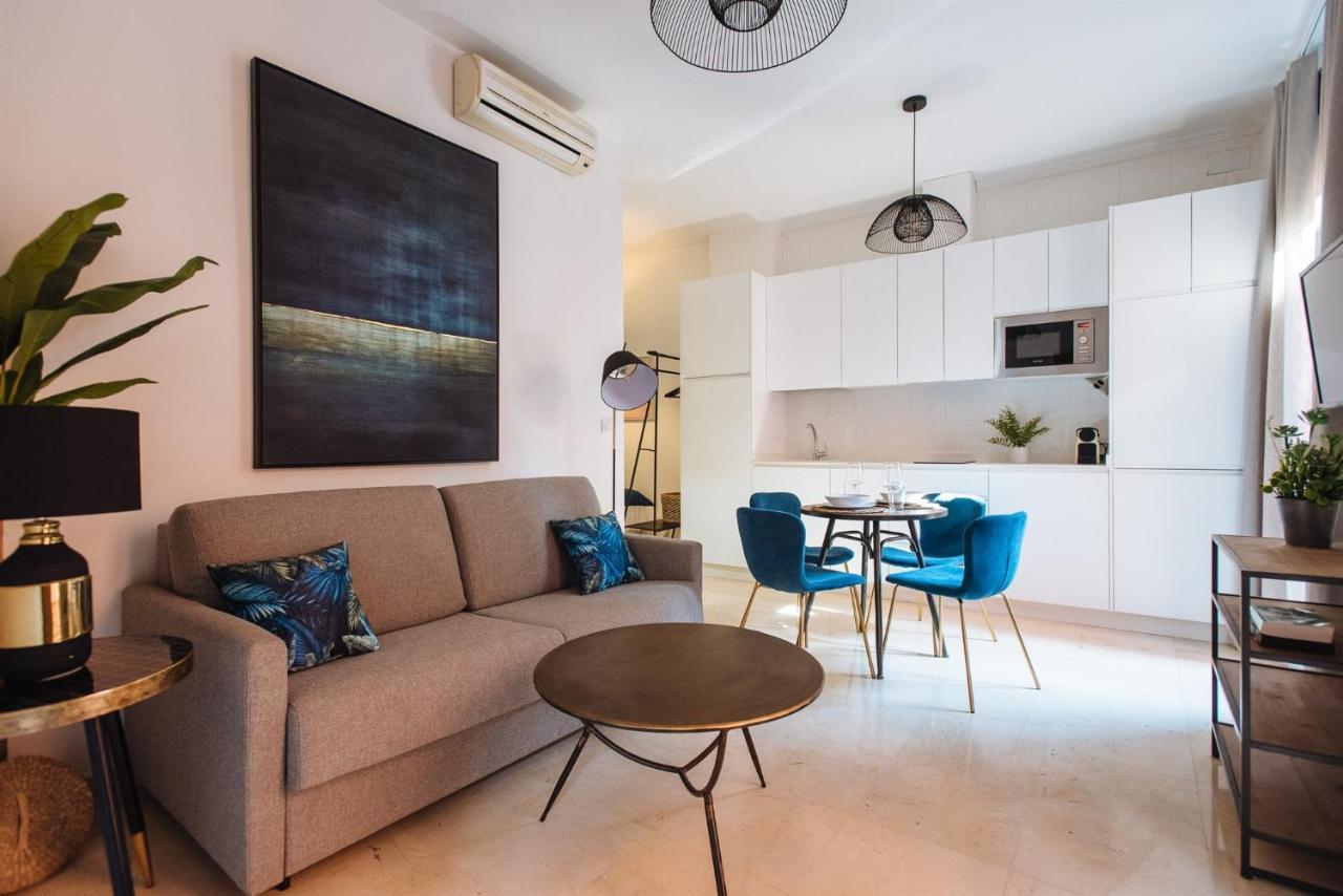 Chiqui And Vicente Suite Apartments Seville Room photo