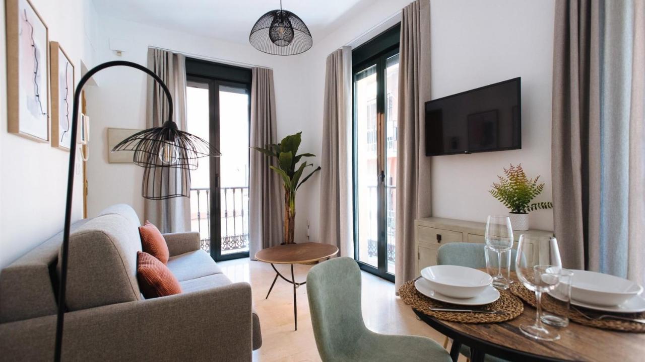 Chiqui And Vicente Suite Apartments Seville Exterior photo