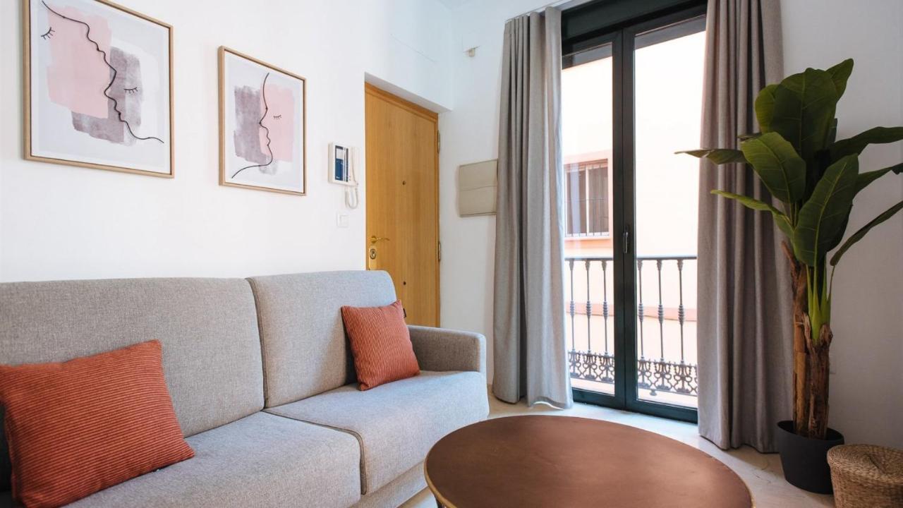 Chiqui And Vicente Suite Apartments Seville Exterior photo