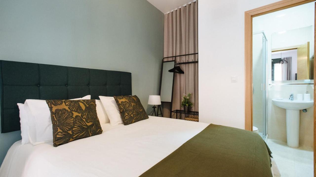 Chiqui And Vicente Suite Apartments Seville Exterior photo