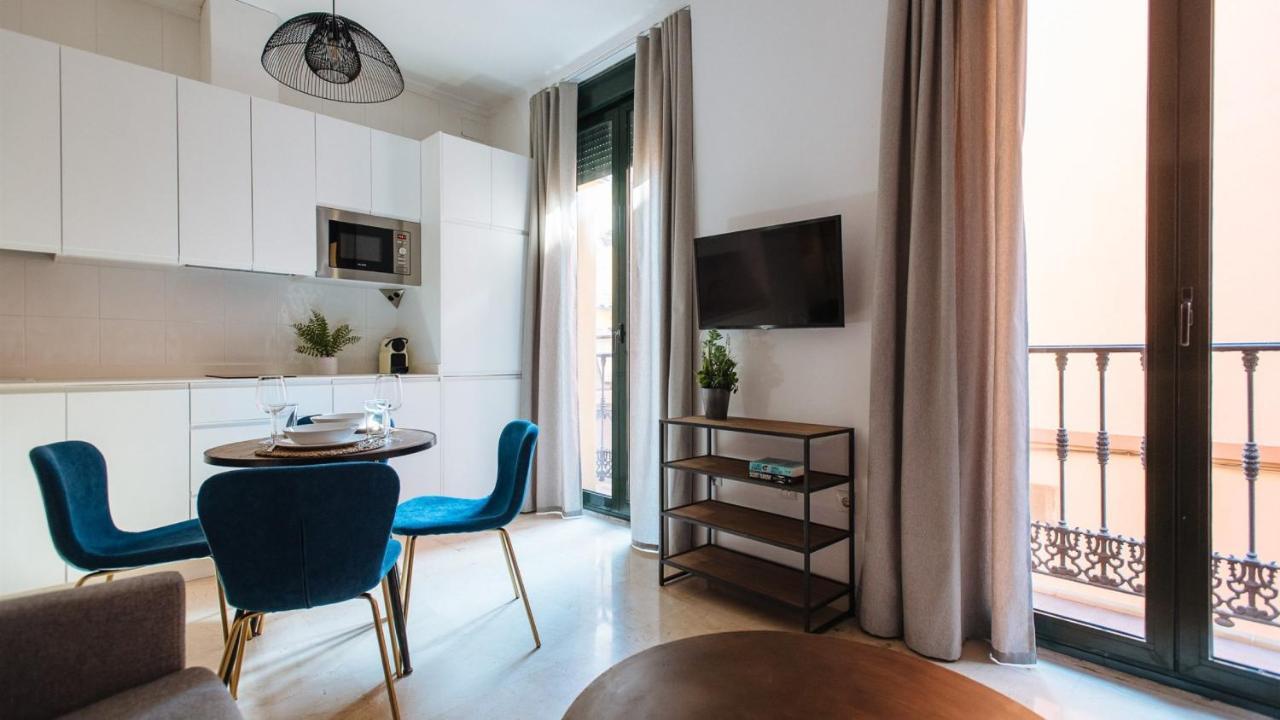 Chiqui And Vicente Suite Apartments Seville Exterior photo