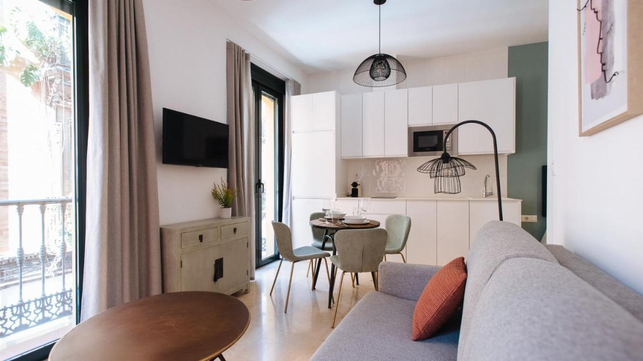 Chiqui And Vicente Suite Apartments Seville Exterior photo