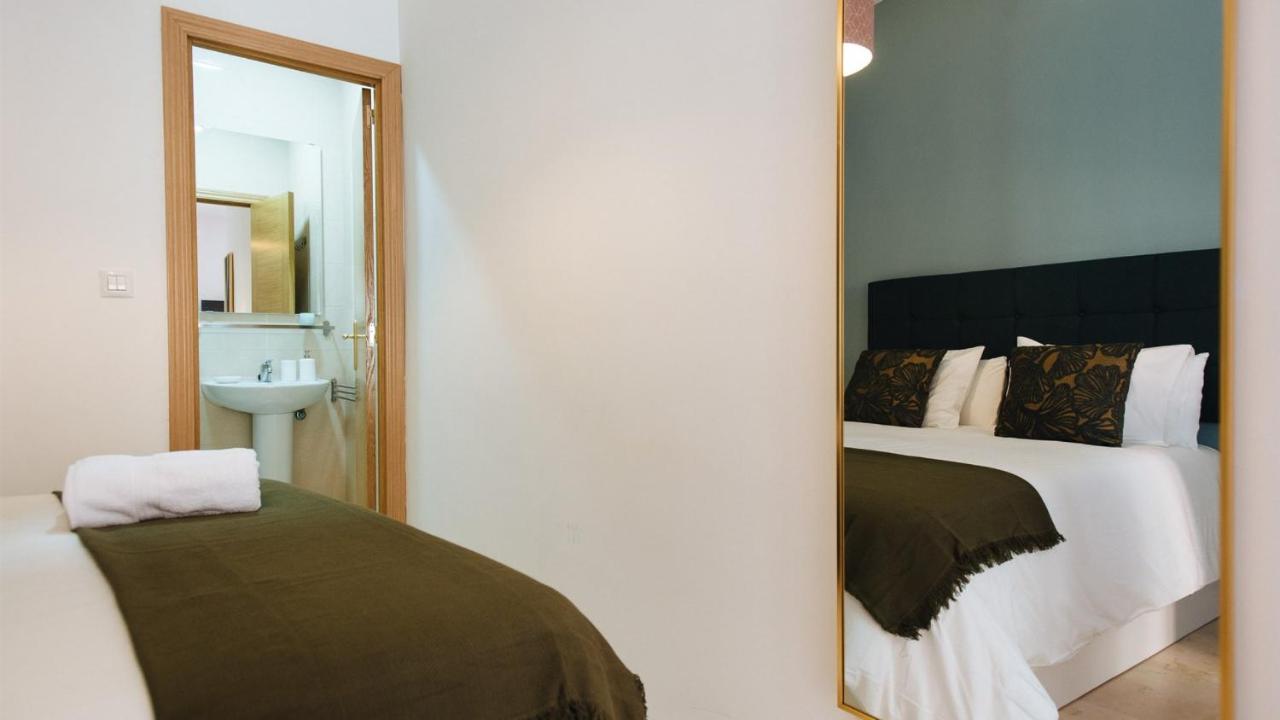 Chiqui And Vicente Suite Apartments Seville Exterior photo