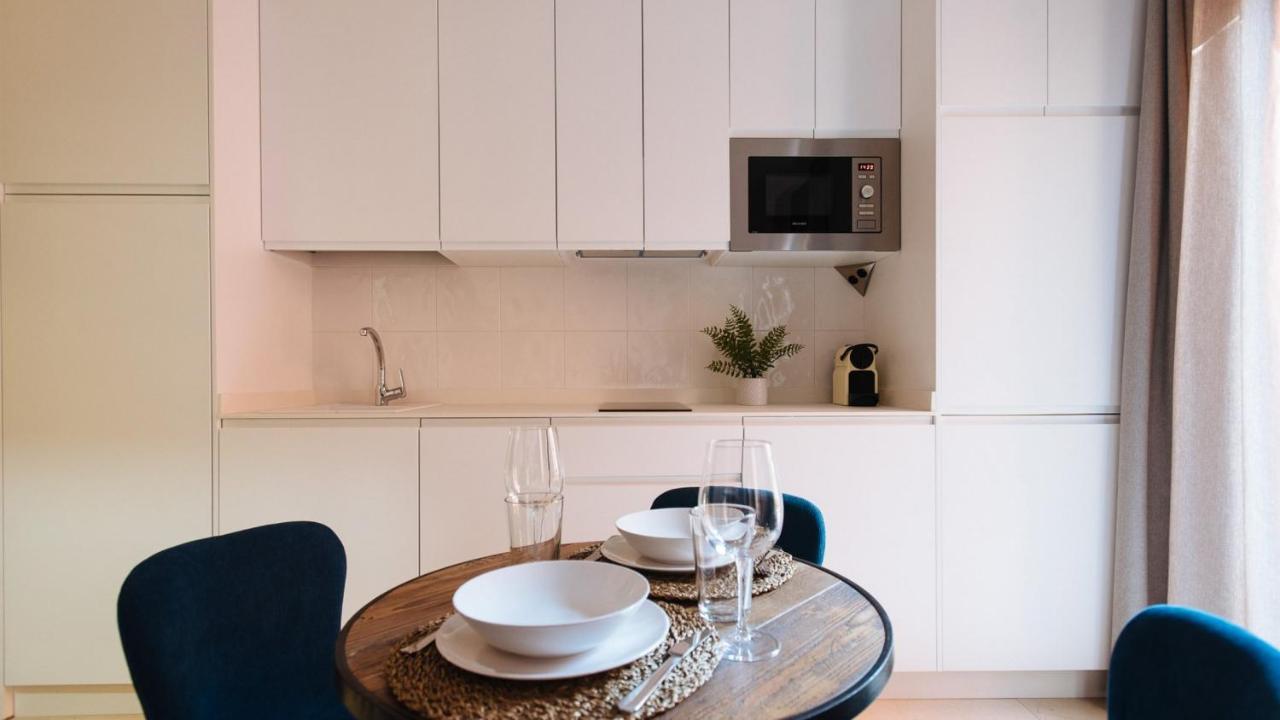 Chiqui And Vicente Suite Apartments Seville Exterior photo